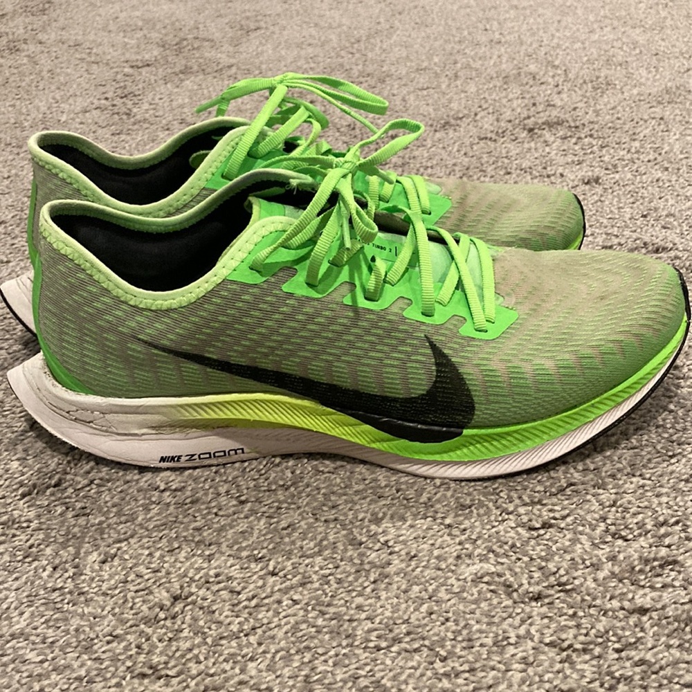 Men’s Nike Pegasus Zoom Turbo 2 Running shoes. Size 10, Neon Green